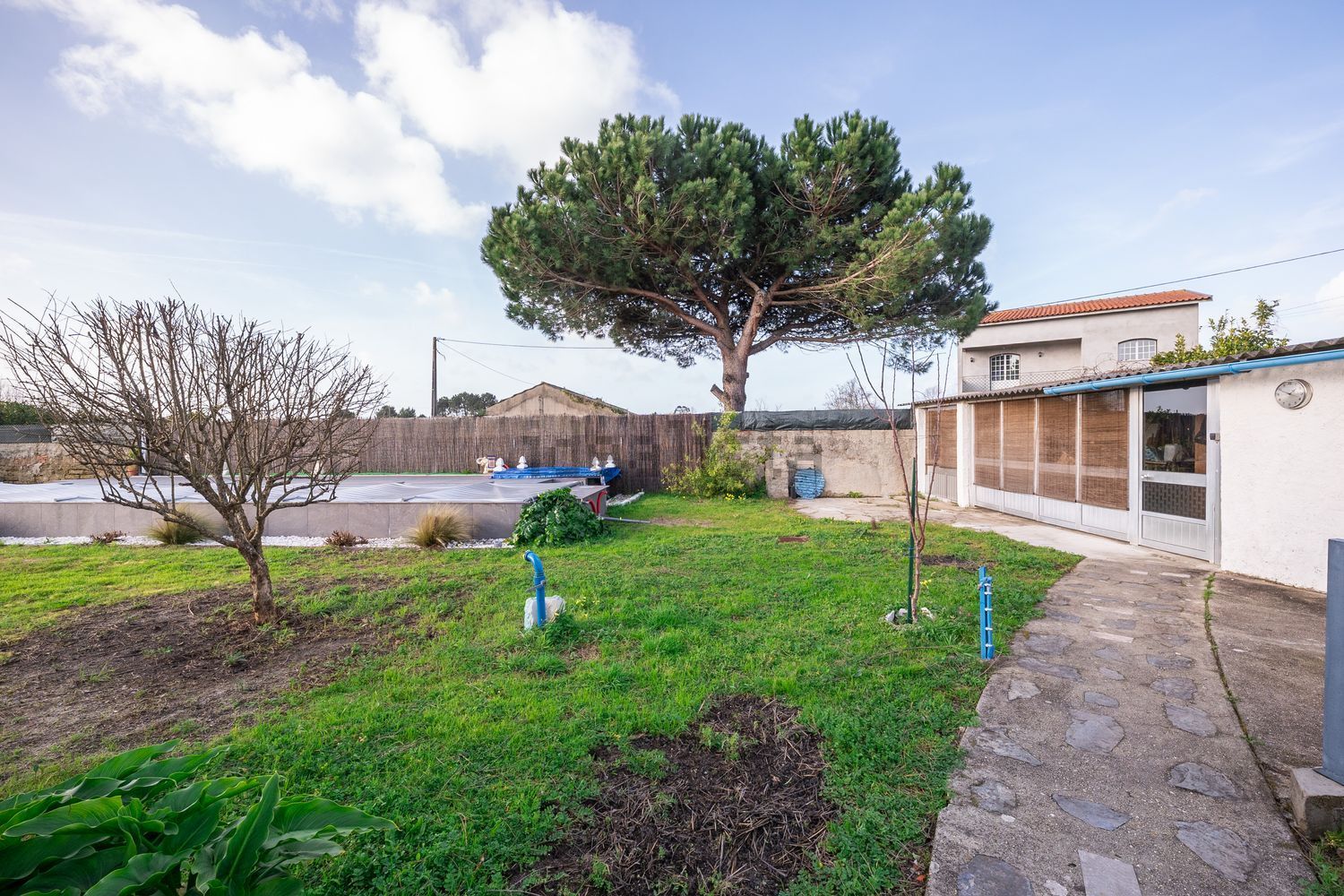 小楼房或独栋别墅出售在Rua Dona Laura Abrantes Costa Soares s/n - 外立面