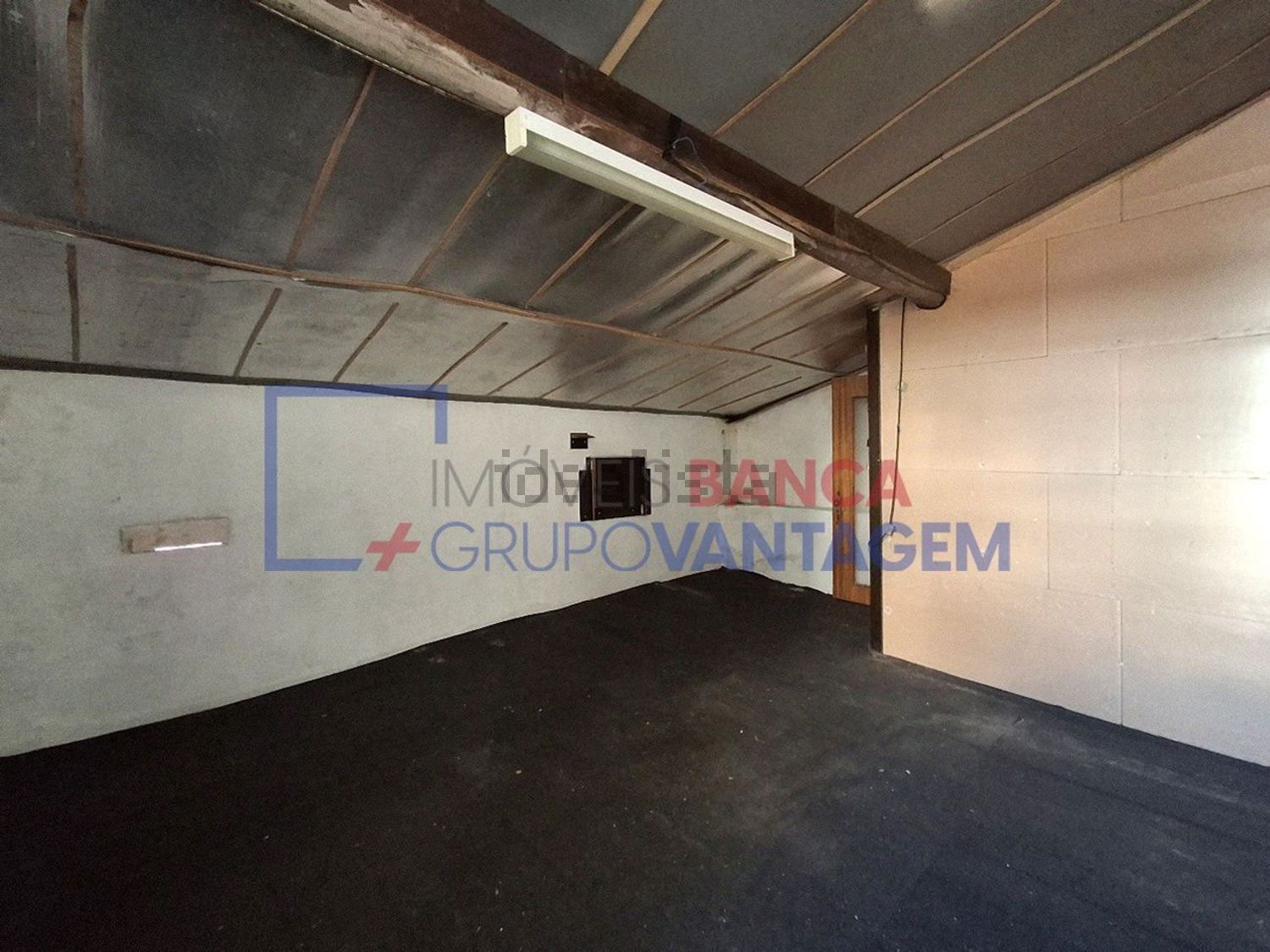 小楼房或独栋别墅出售在A-da-Gorda - 停车位