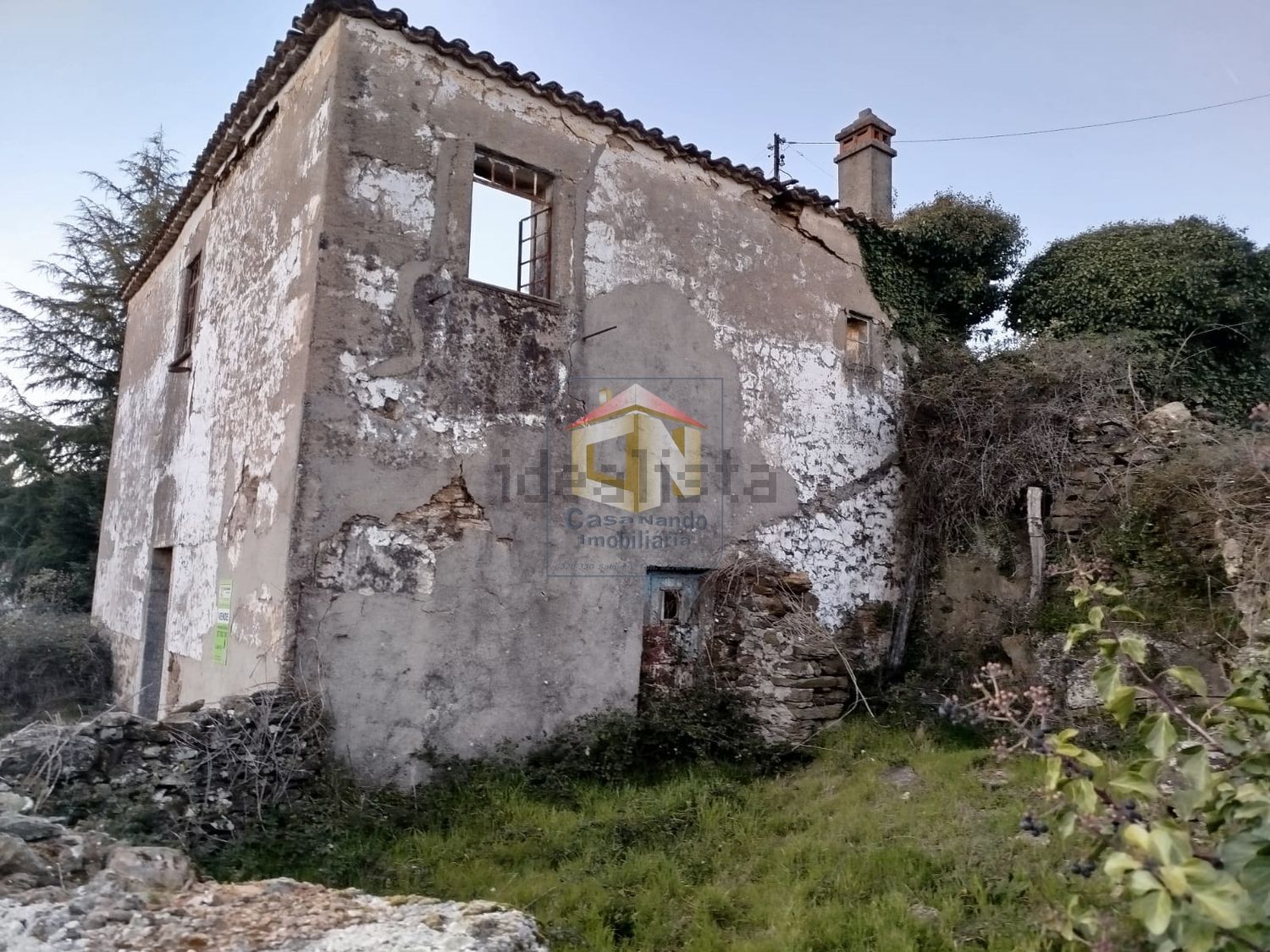 小楼房或独栋别墅出售在Avenida Ismael Mota, 32 - 卧室