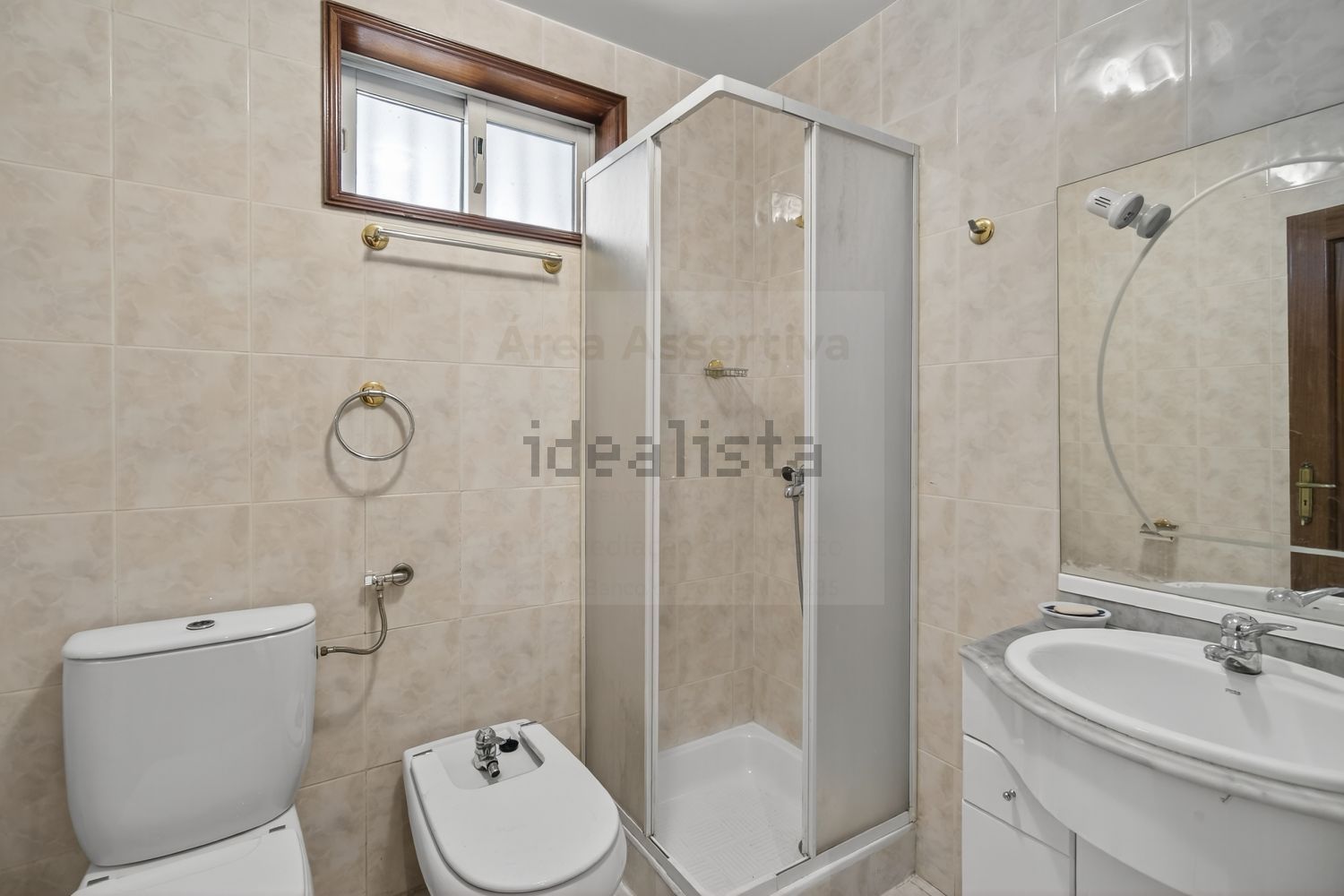 小楼房或独栋别墅出售在Rua Encosta do Sol - 卫生间