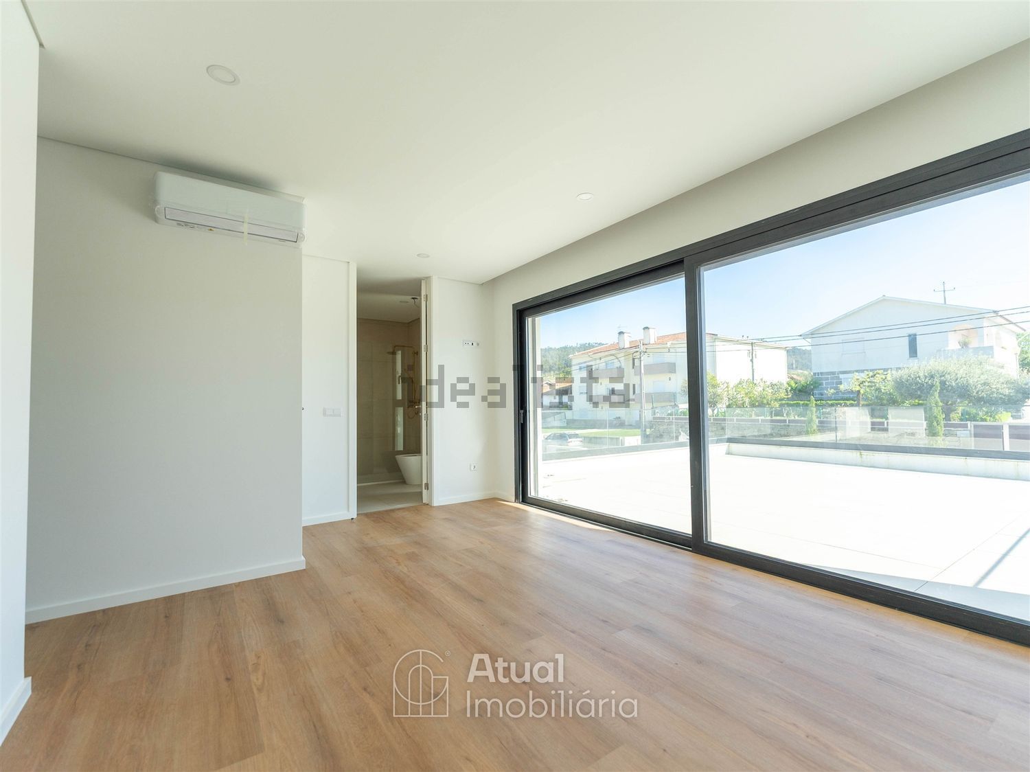 小楼房或独栋别墅出售在Rua de Alfaxim, 865 - 居住
