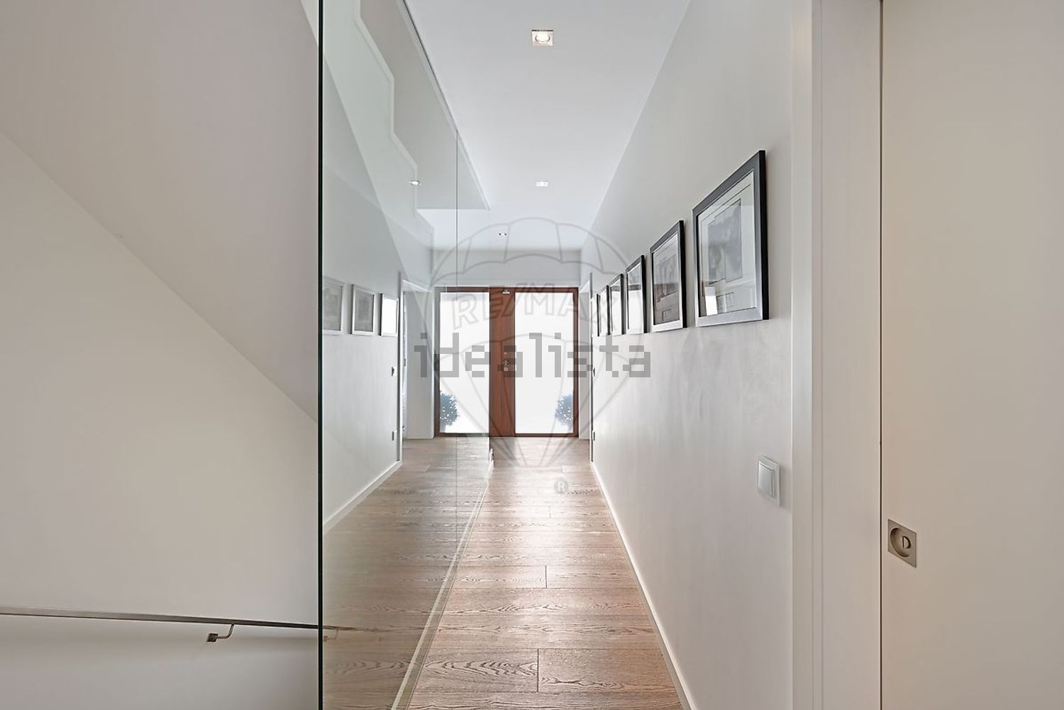 小楼房或独栋别墅出售在Rua Devesa - 过道