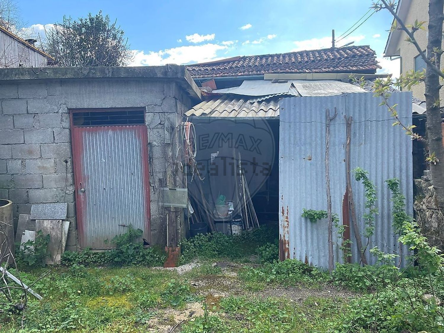 小楼房或独栋别墅出售在Avenida Tenente Coronel Silva Simões - 外立面
