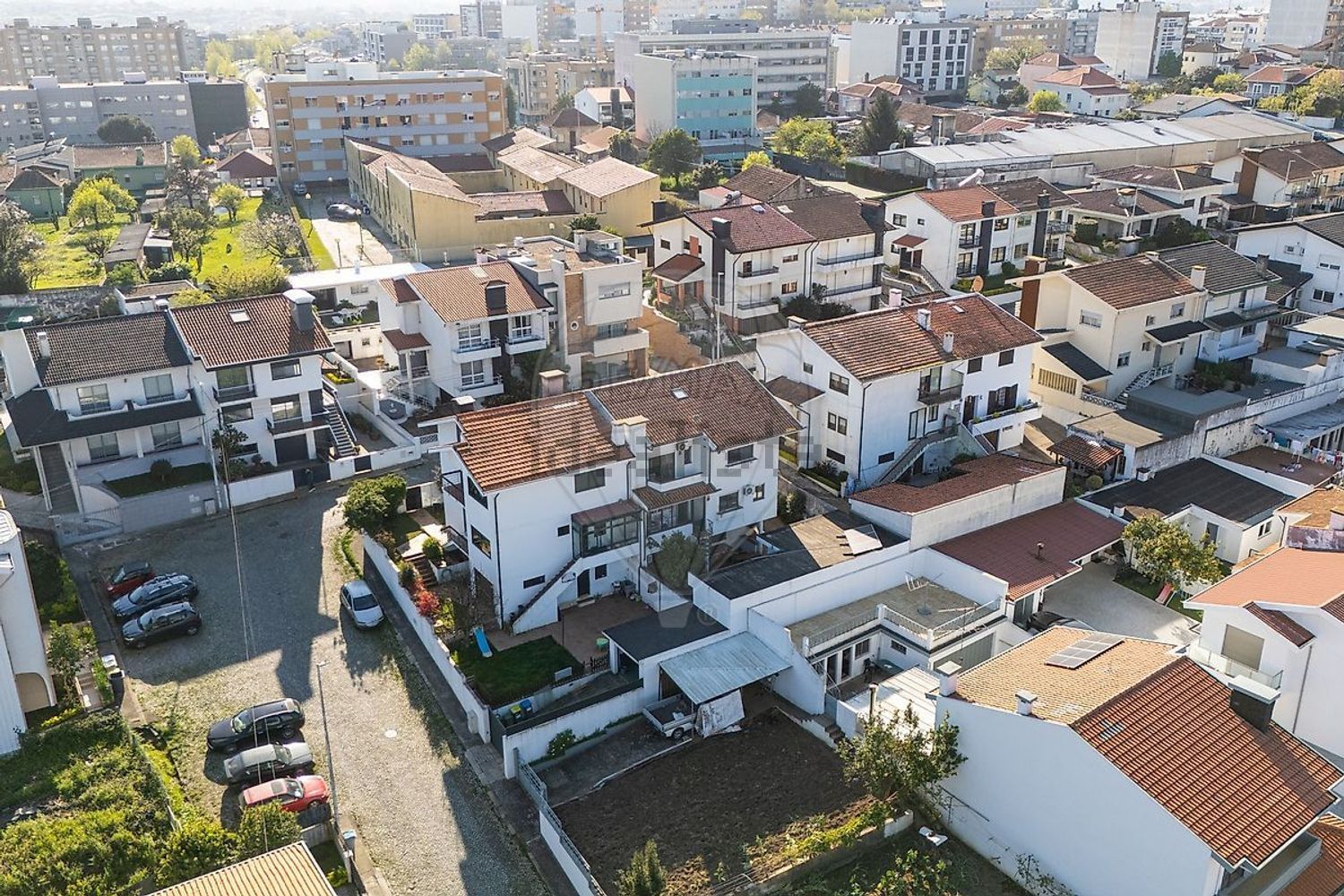 小楼房或独栋别墅出售在Rua São Miguel - 照片