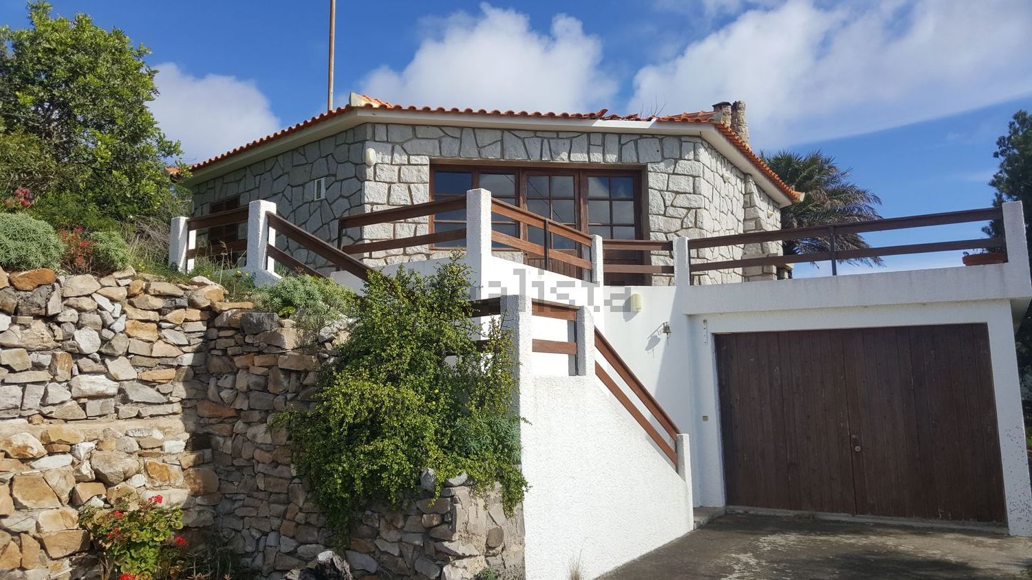 小楼房或独栋别墅出售在Porto Santo - 外立面