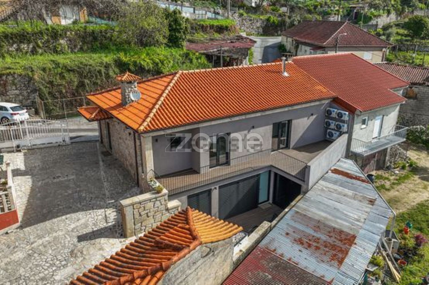 双拼别墅出售在Rua De Santa Luzia, 491 - 外立面