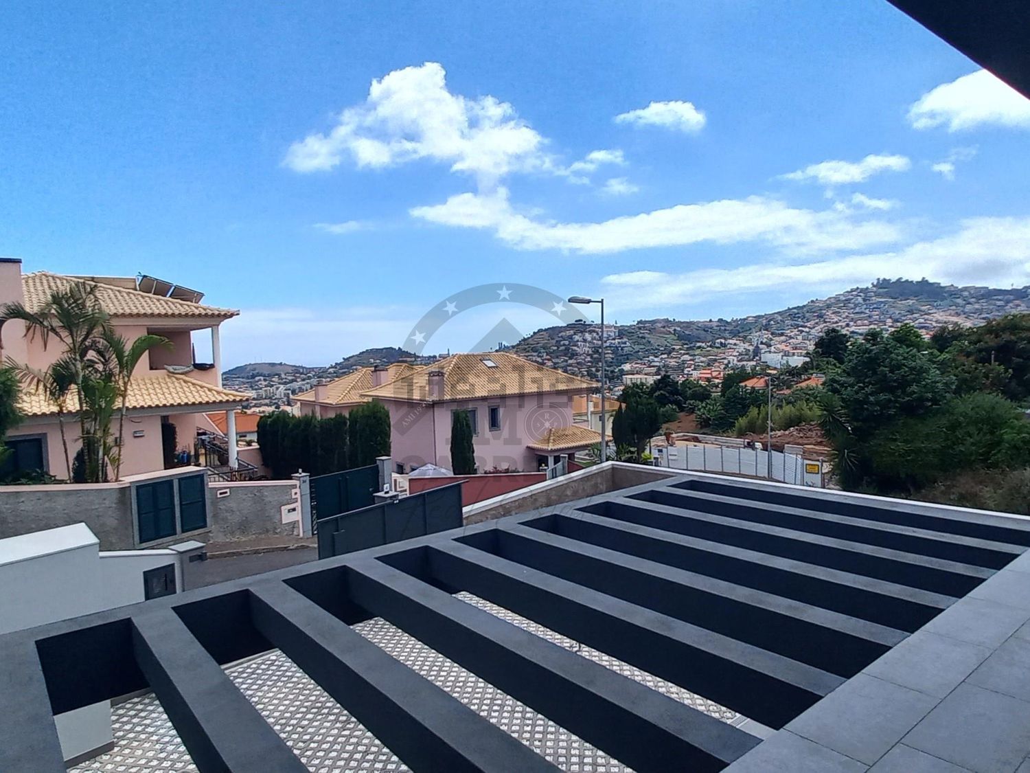 双拼别墅出售在Rua Doutor José Maria da Silva, 46 - 阳台
