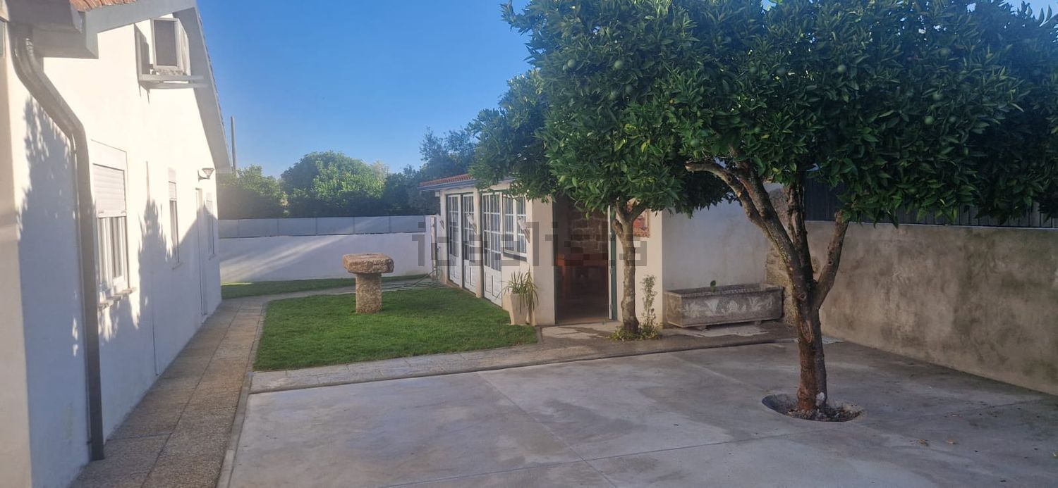 小楼房或独栋别墅出售在Praça dos Lírios, 2 - 外立面