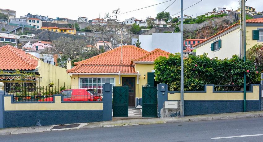 小楼房或独栋别墅出售在Estrada Doutor João Abel de Freitas, 43