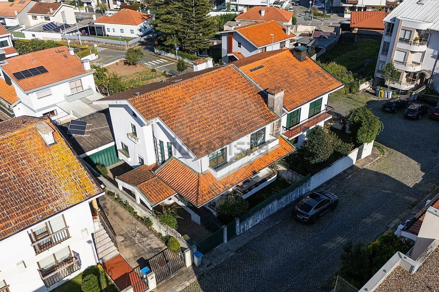 小楼房或独栋别墅出售在Rua São Miguel - 照片