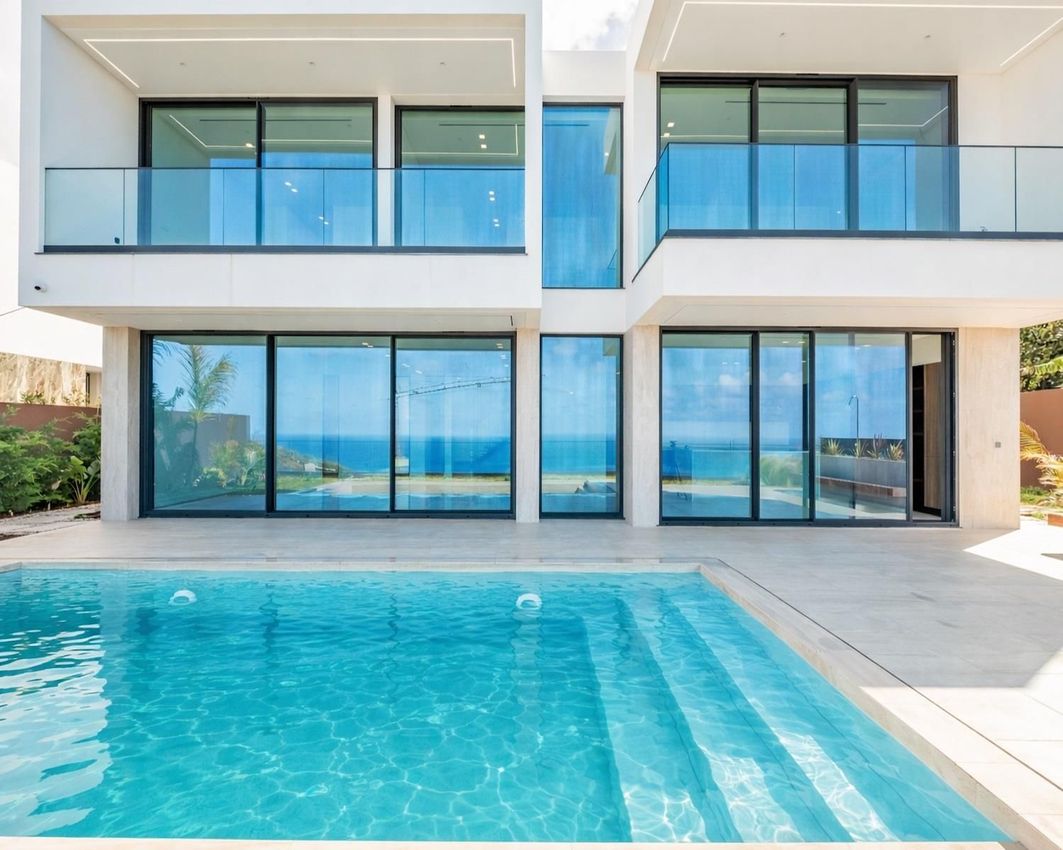 小楼房或独栋别墅出售在Rua Francisco Sá Carneiro, 61