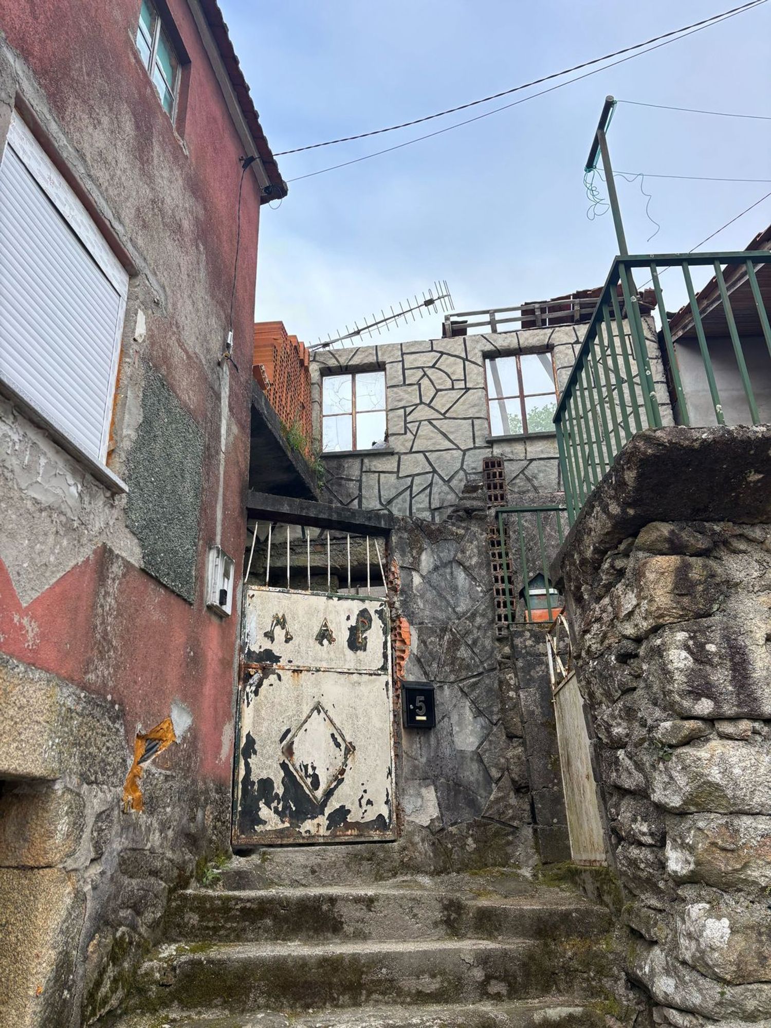 小楼房或独栋别墅出售在Rua da Barreira, 5 - 外立面