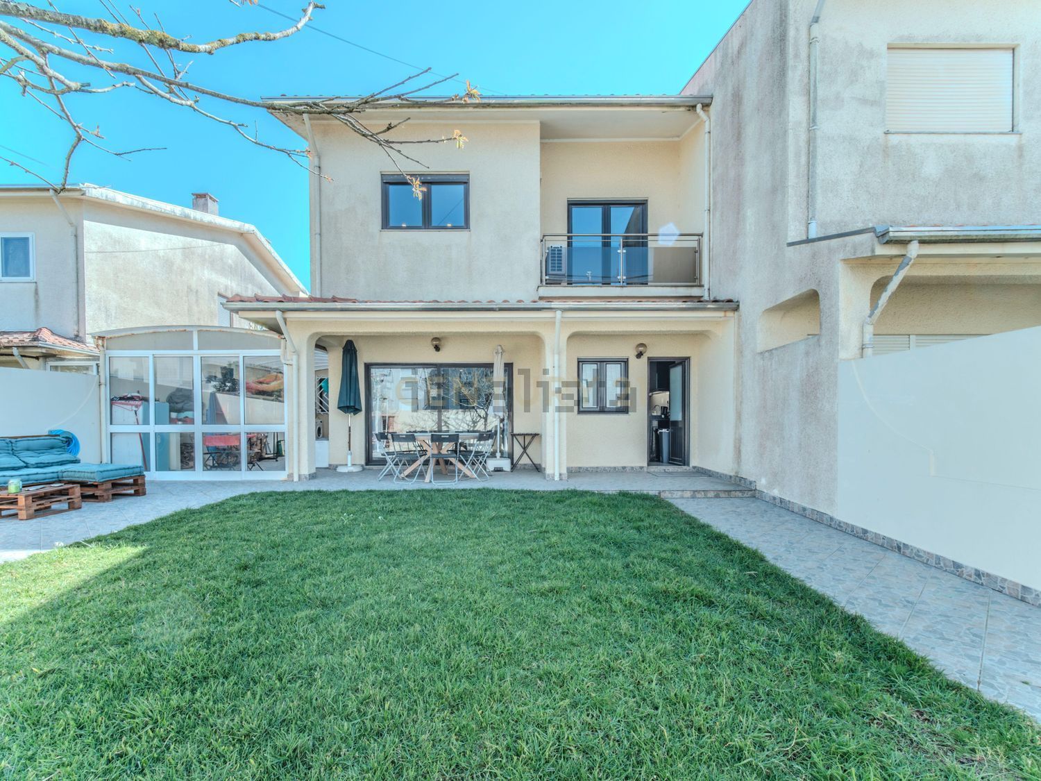 小楼房或独栋别墅出售在Rua de Londres, 305 - 外立面