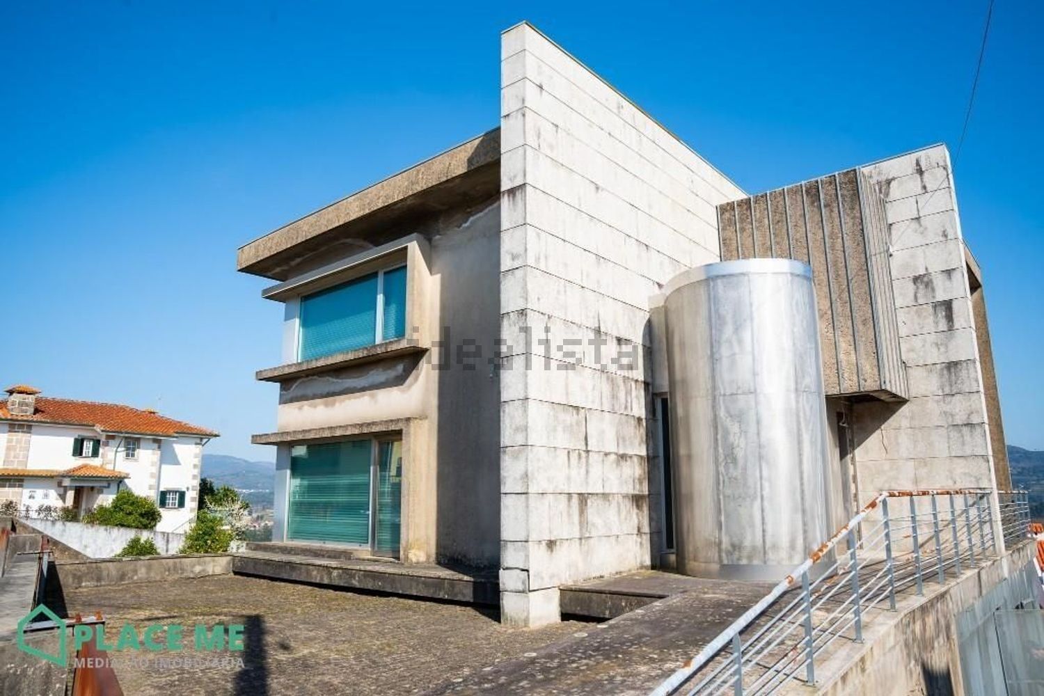 小楼房或独栋别墅出售在Avenida Doutor António Ribeiro Guimarães s/n - 视线