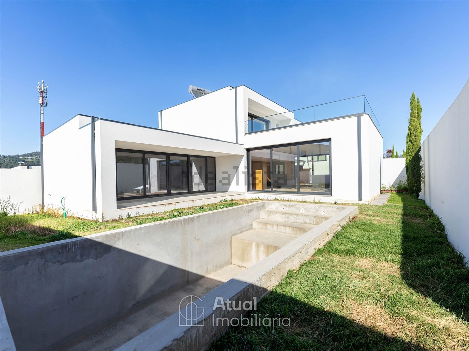小楼房或独栋别墅出售在Rua de Alfaxim, 865 - 视线