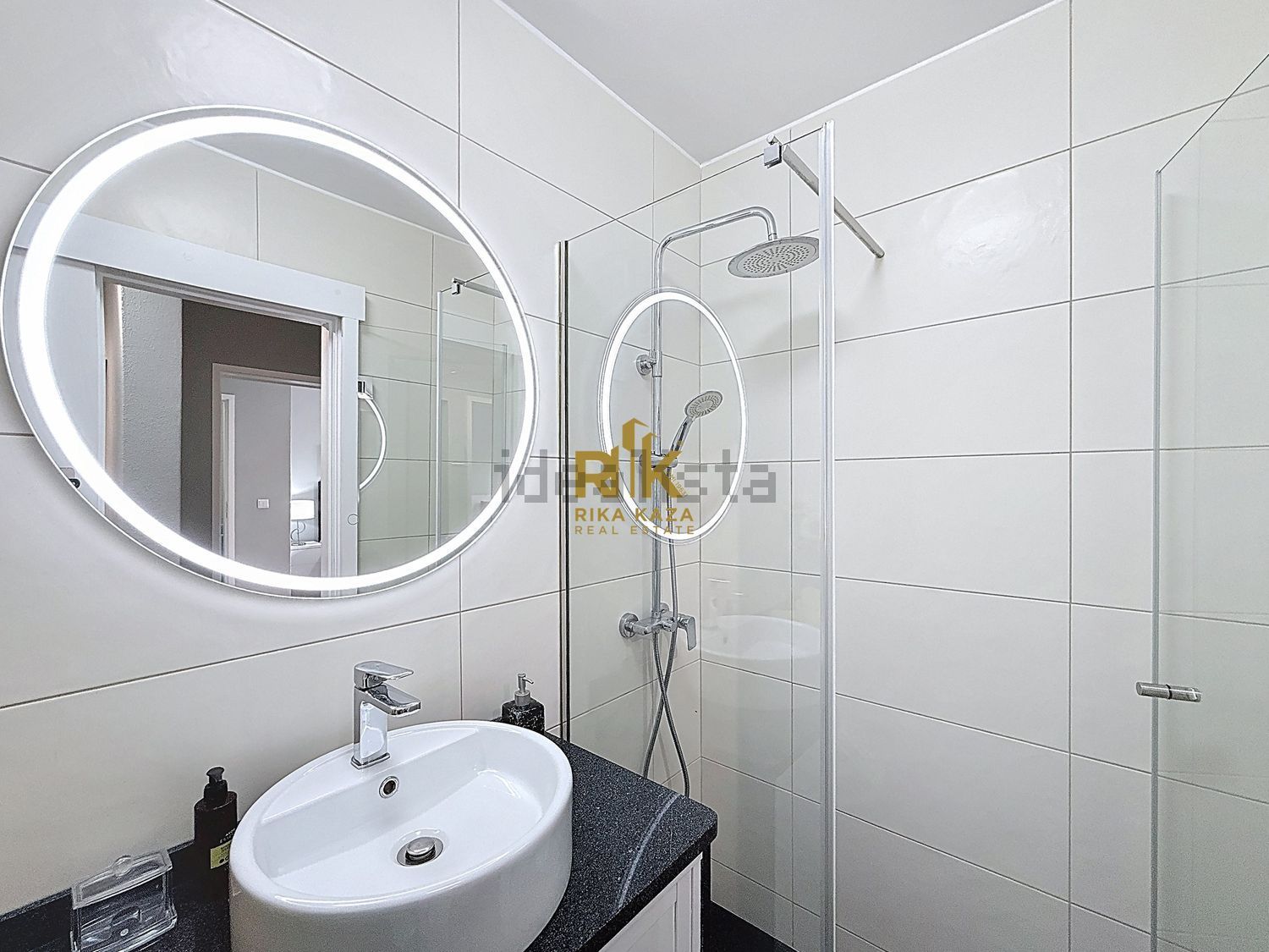 公寓 t4出售在Avenida da Madalena , Conjunto Habitacional Madalena , Bloco F2 s/n - 卫生间