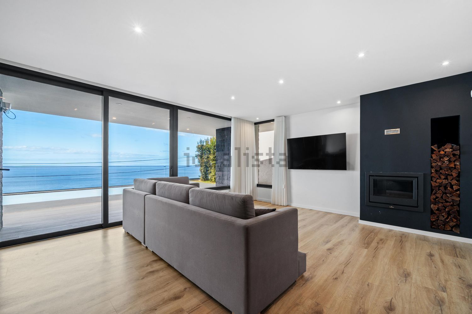 小楼房或独栋别墅出售Er222 - 客厅