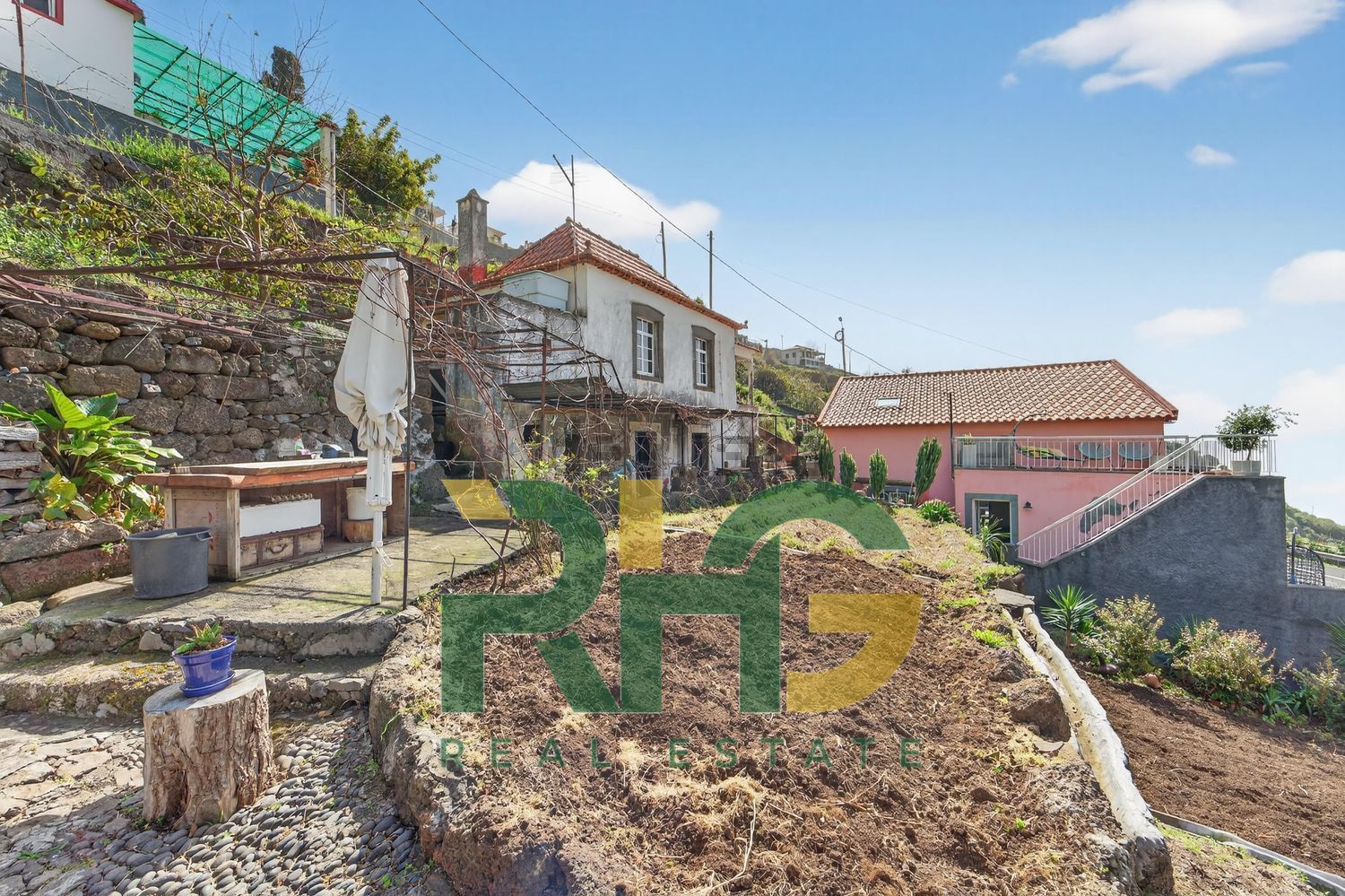 小楼房或独栋别墅出售在Caminho da Vigia, 63 - 详情