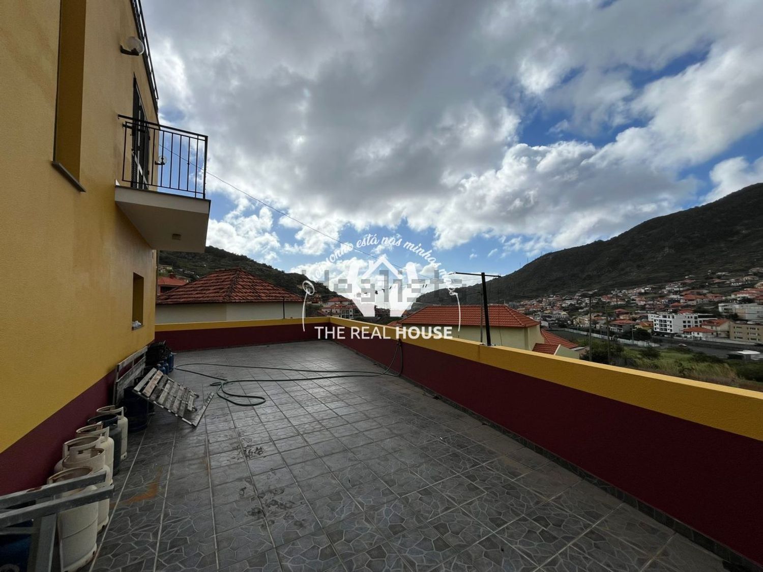 小楼房或独栋别墅出售在Machico - 阳台