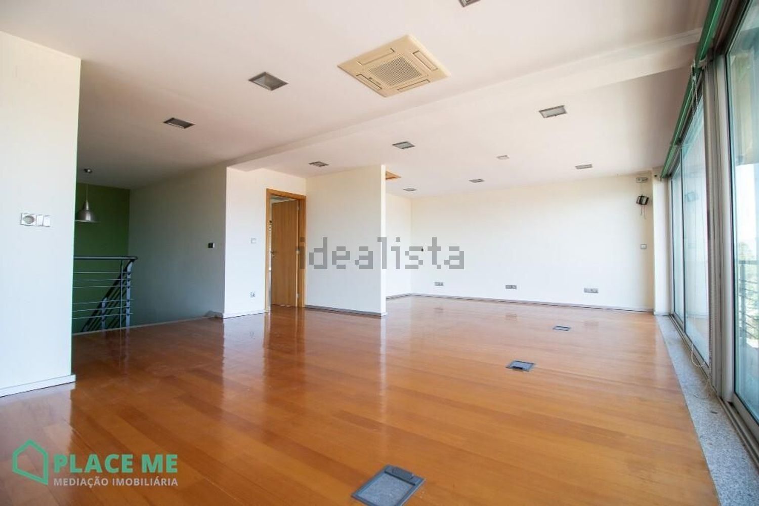 小楼房或独栋别墅出售在Avenida Doutor António Ribeiro Guimarães s/n - 居住