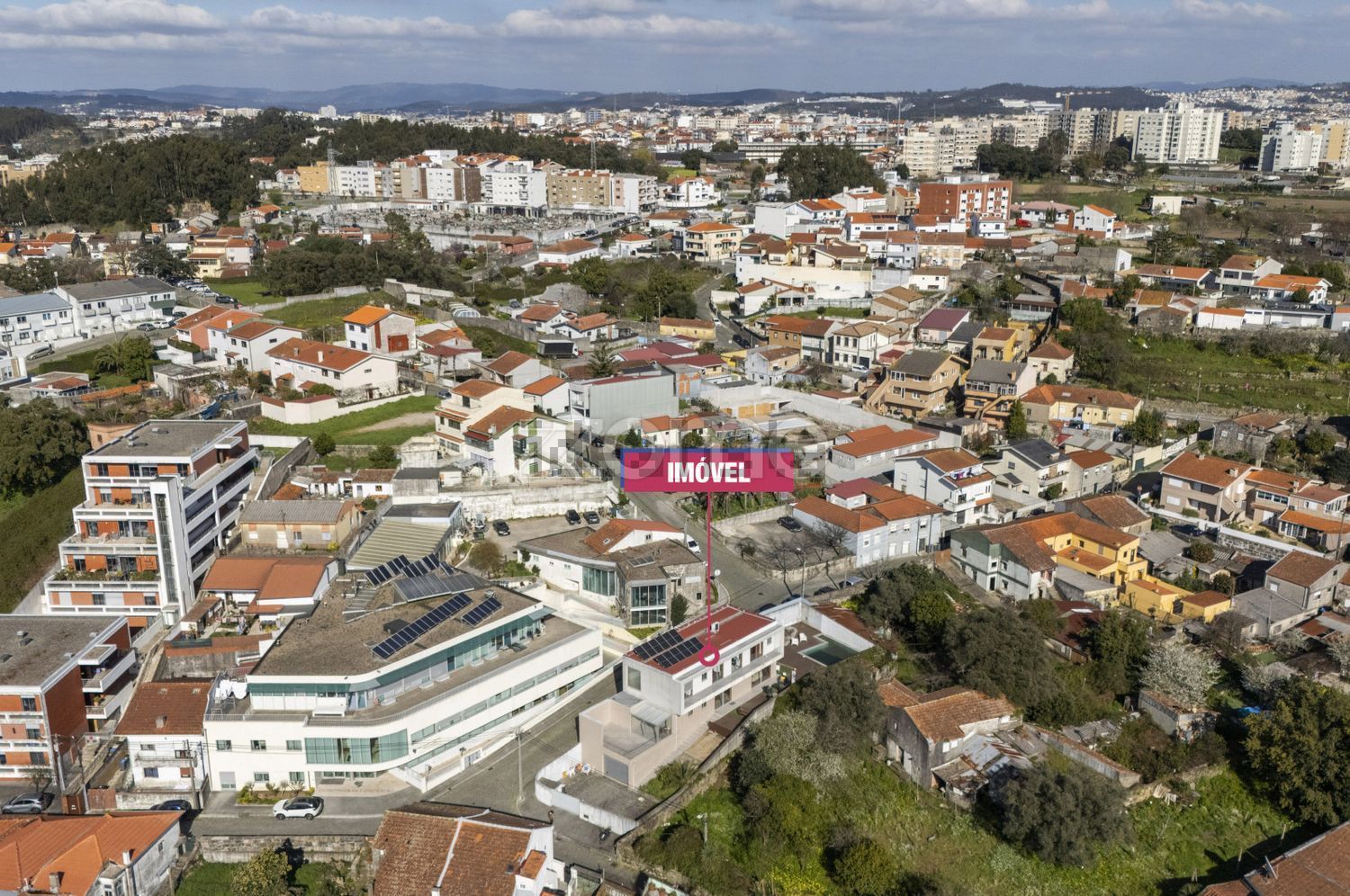 小楼房或独栋别墅出售在Rua Plácido de Abreu, 141 - 详情