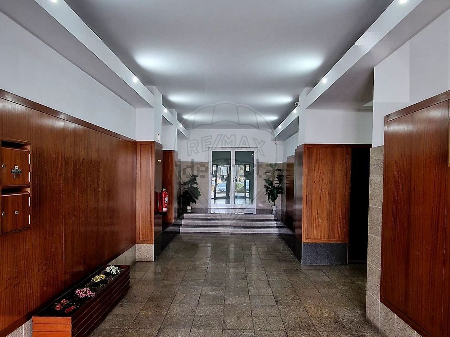 出租公寓 t3在Avenida Agostinho Ribeiro - 过道