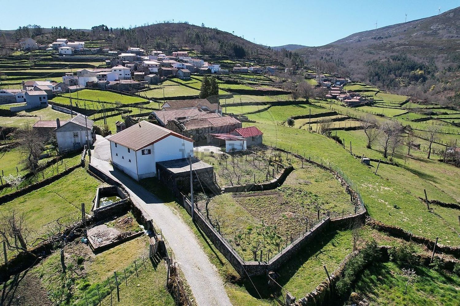 小楼房或独栋别墅出售在Avenida de São Miguel - 视线