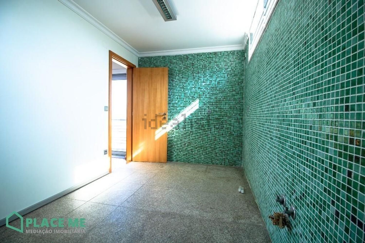 小楼房或独栋别墅出售在Avenida Doutor António Ribeiro Guimarães s/n - 照片