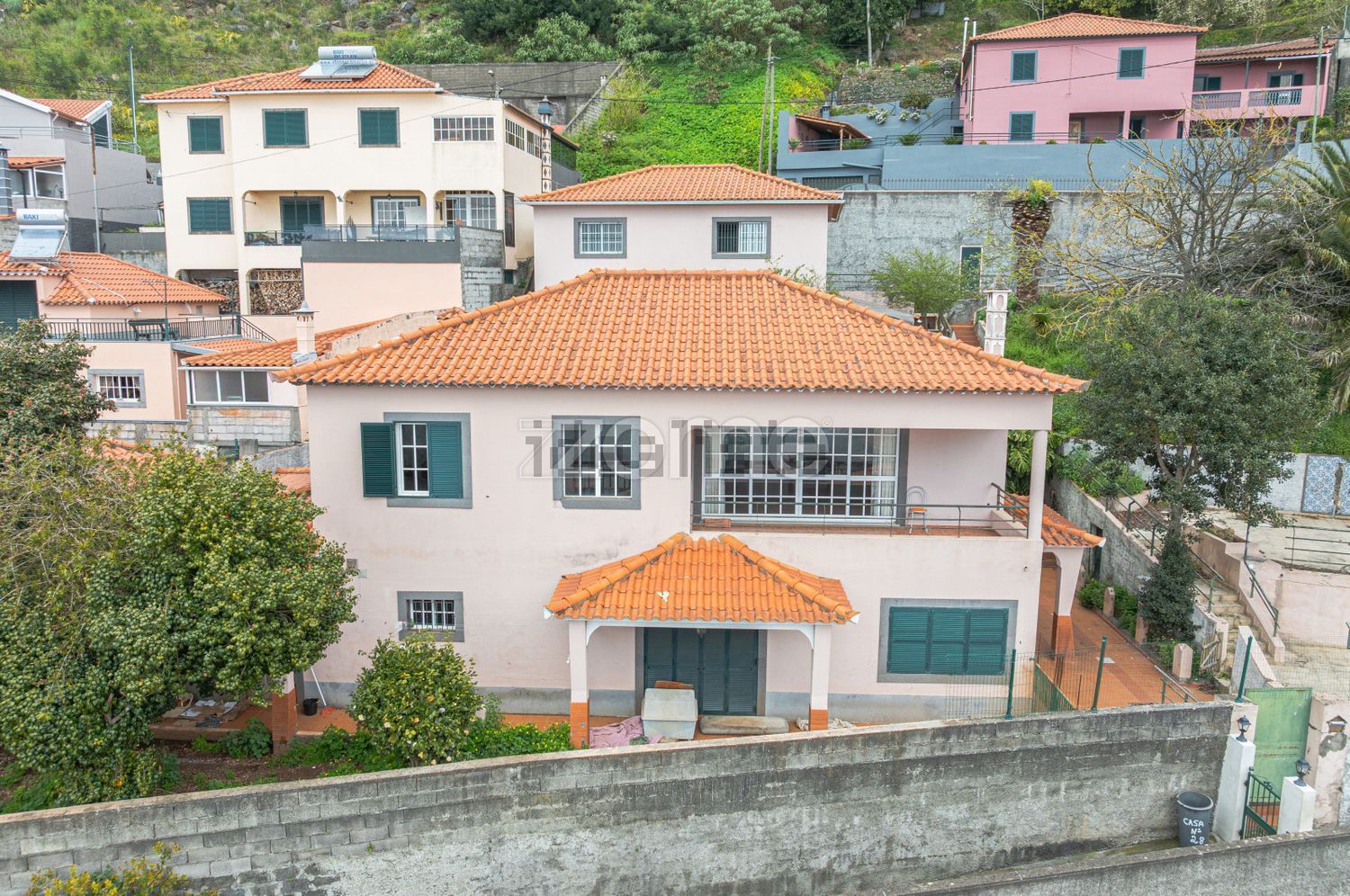 小楼房或独栋别墅出售在Caminho do Cabeço dos Lombos, 27 - 外立面