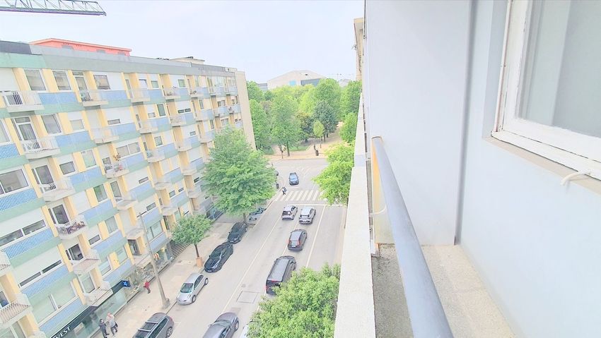 出租公寓 t4在Rua de Júlio Dinis