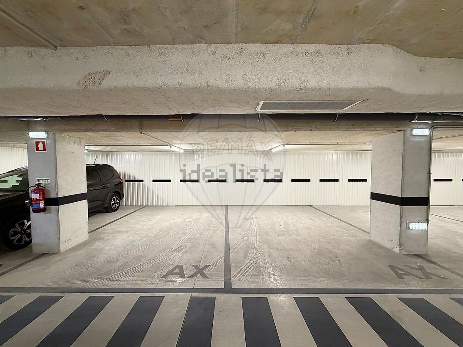 出租公寓 t2在Avenida da República, 1815 - 停车位