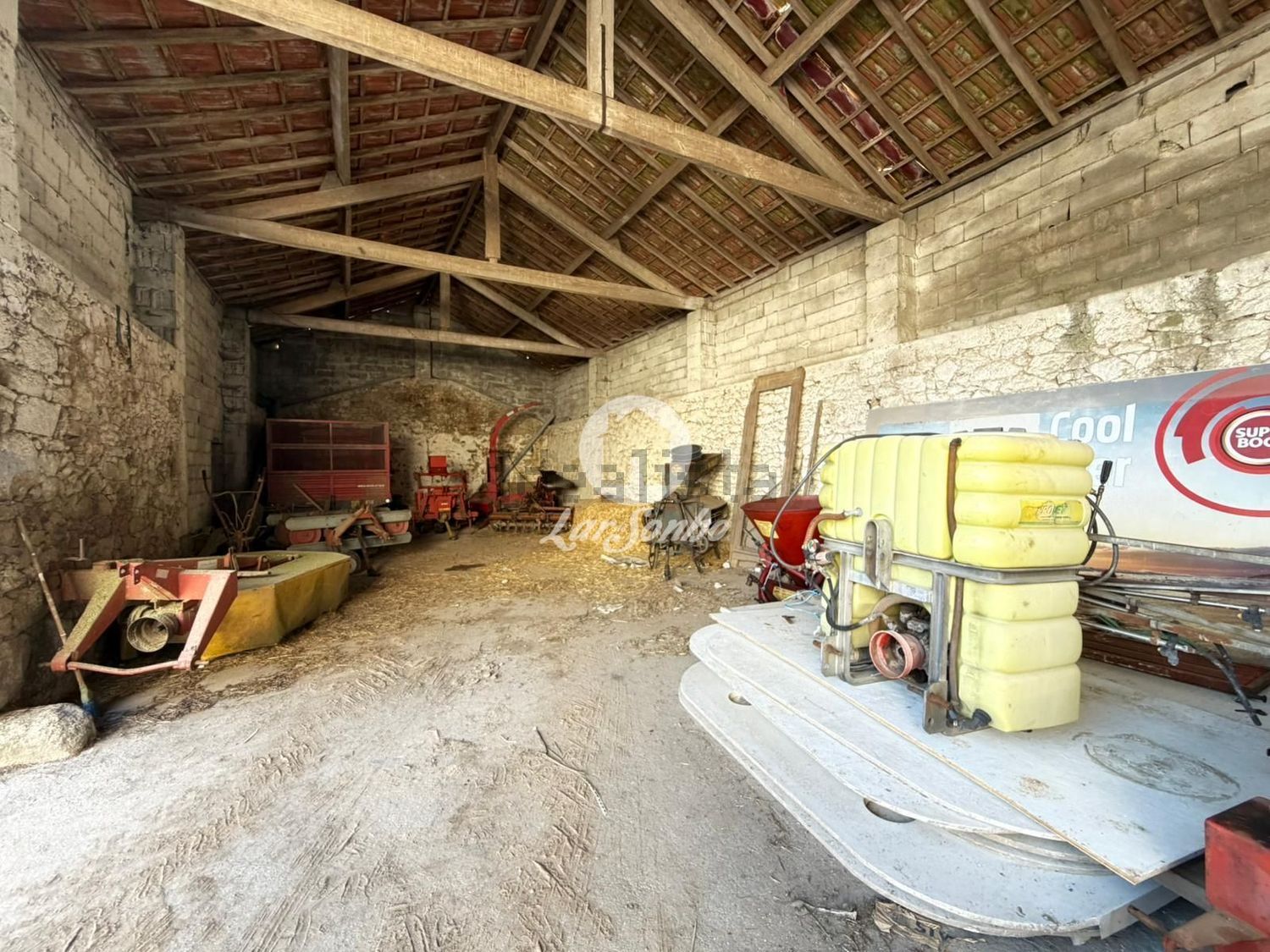 小楼房或独栋别墅出售在 Retorta e Tougues - 照片