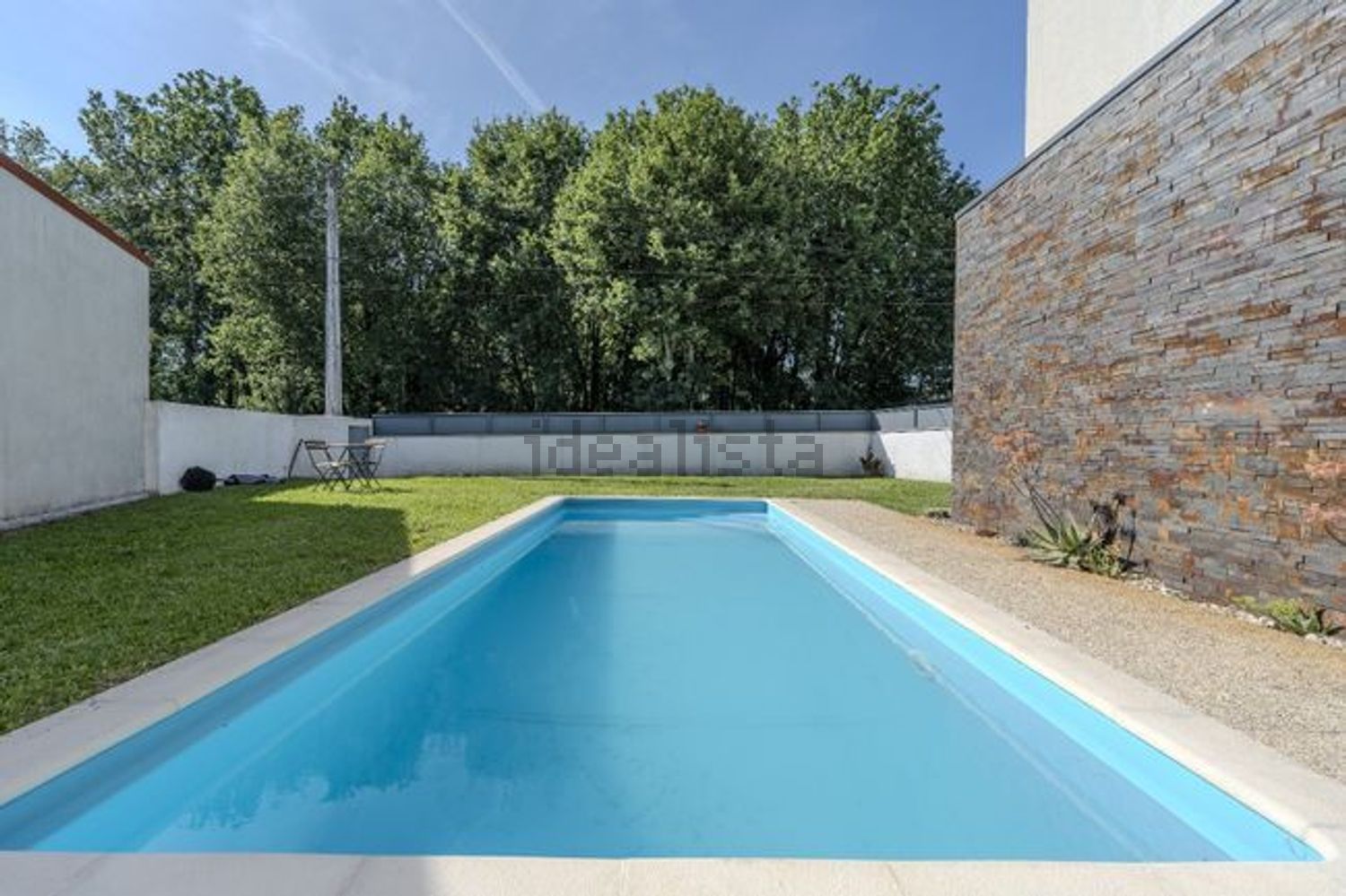 小楼房或独栋别墅出售在Lage - 游泳池