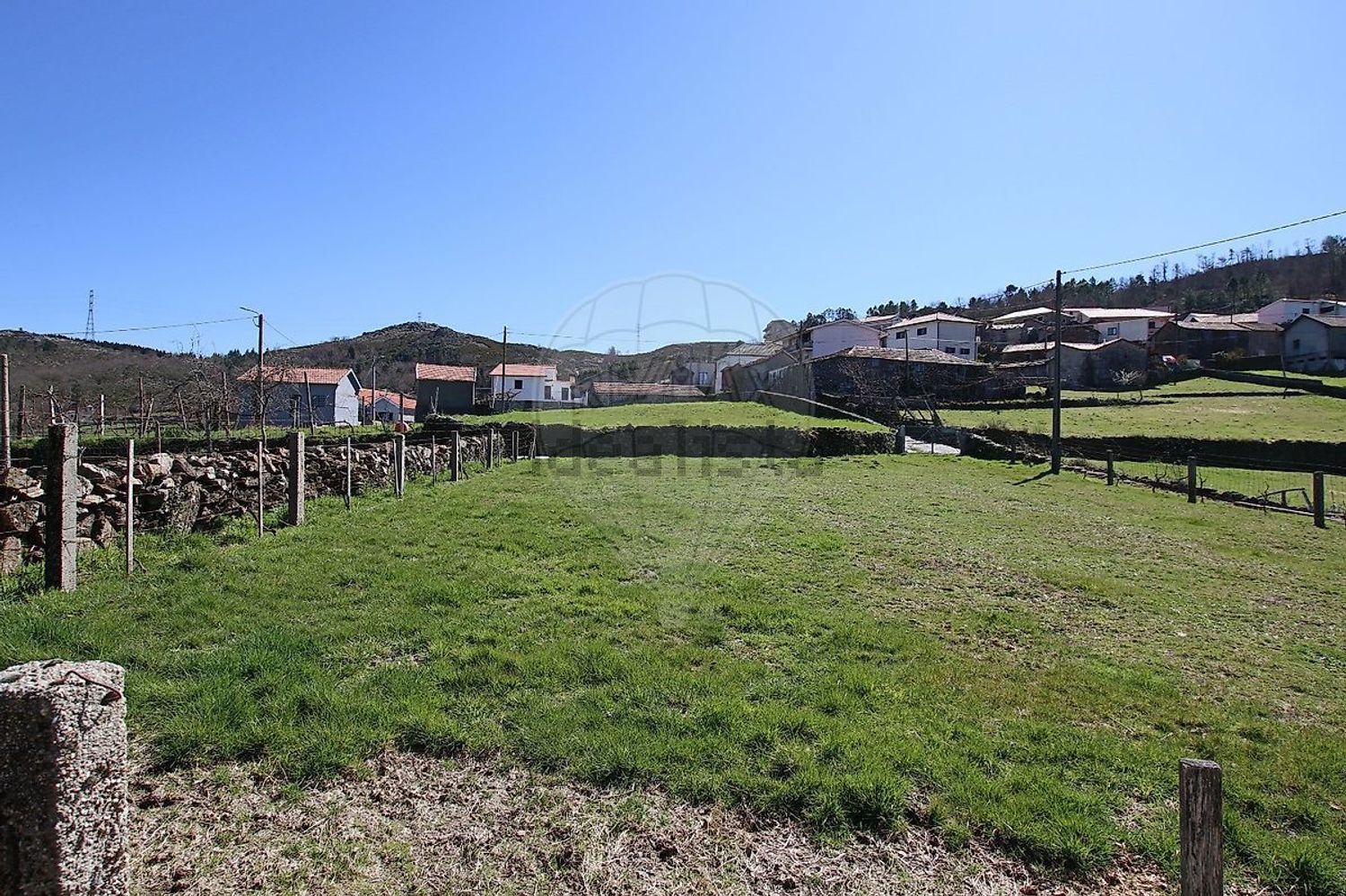 小楼房或独栋别墅出售在Avenida de São Miguel - 花园