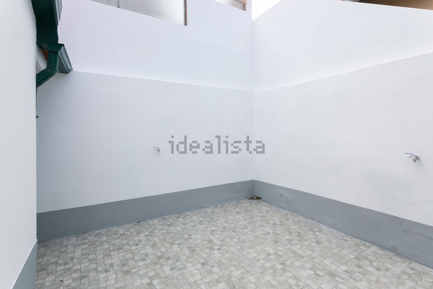 出租联排别墅在Rua do Cunha, 199 - 院子