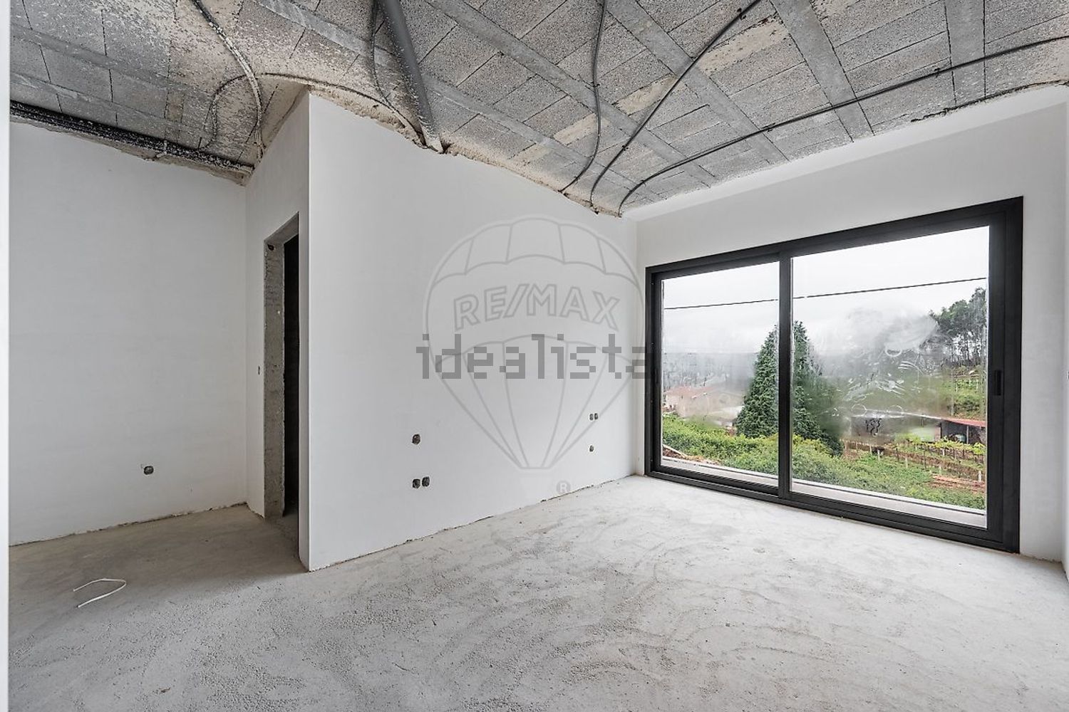 小楼房或独栋别墅出售在Água Longa - 照片