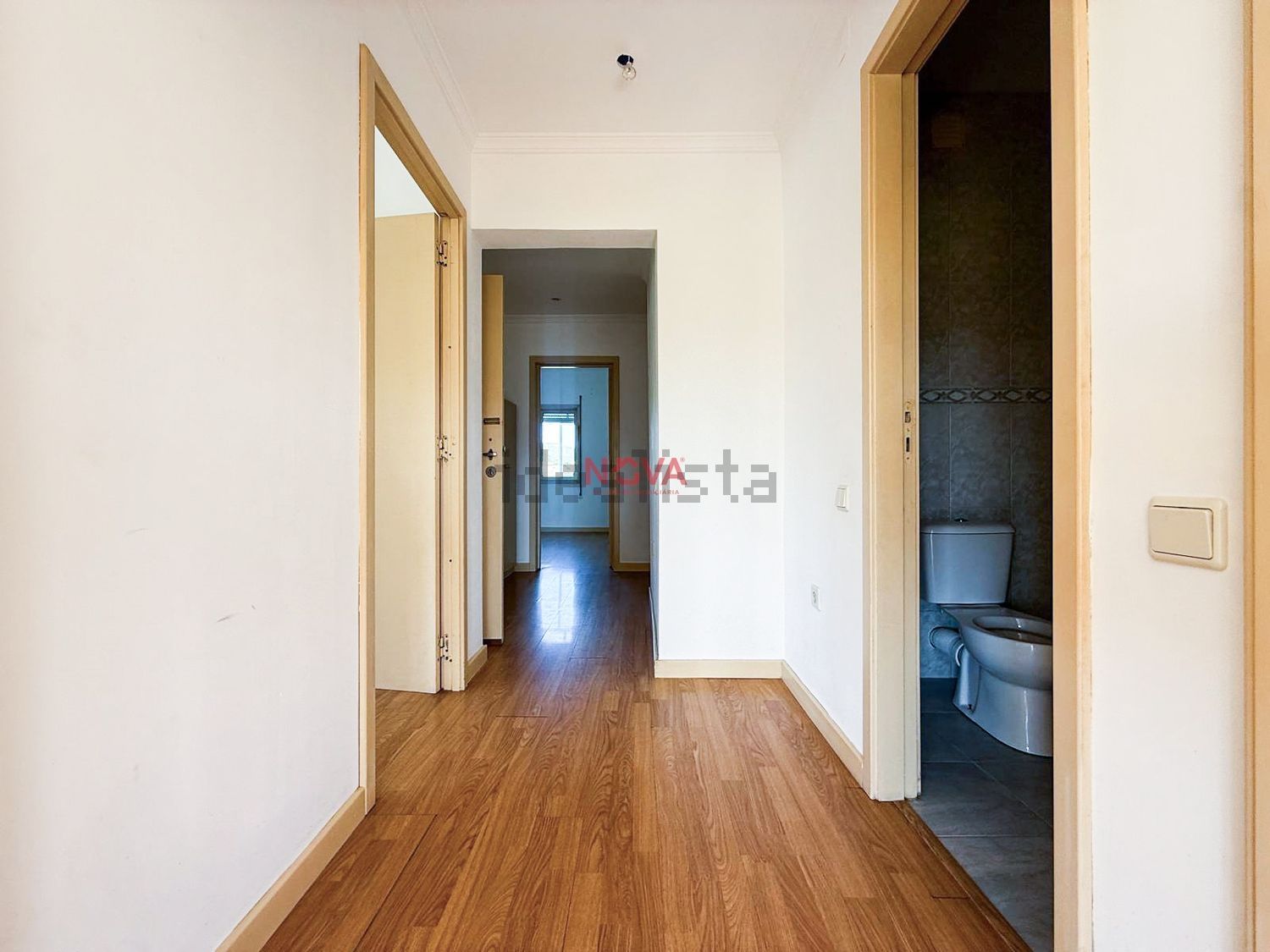 公寓 t2出售在Rua 1º de Maio, 2963 - 前厅