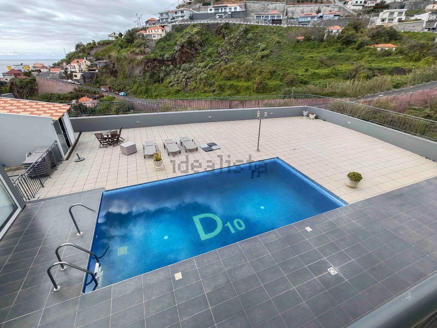 小楼房或独栋别墅出售在Ribeira Brava - 游泳池