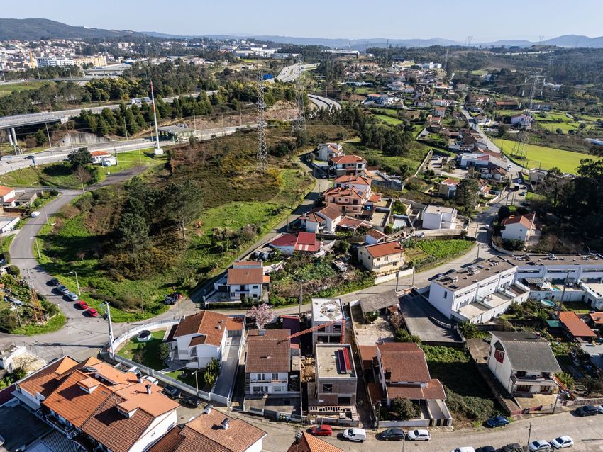 小楼房或独栋别墅出售在Rua da Estrada Velha