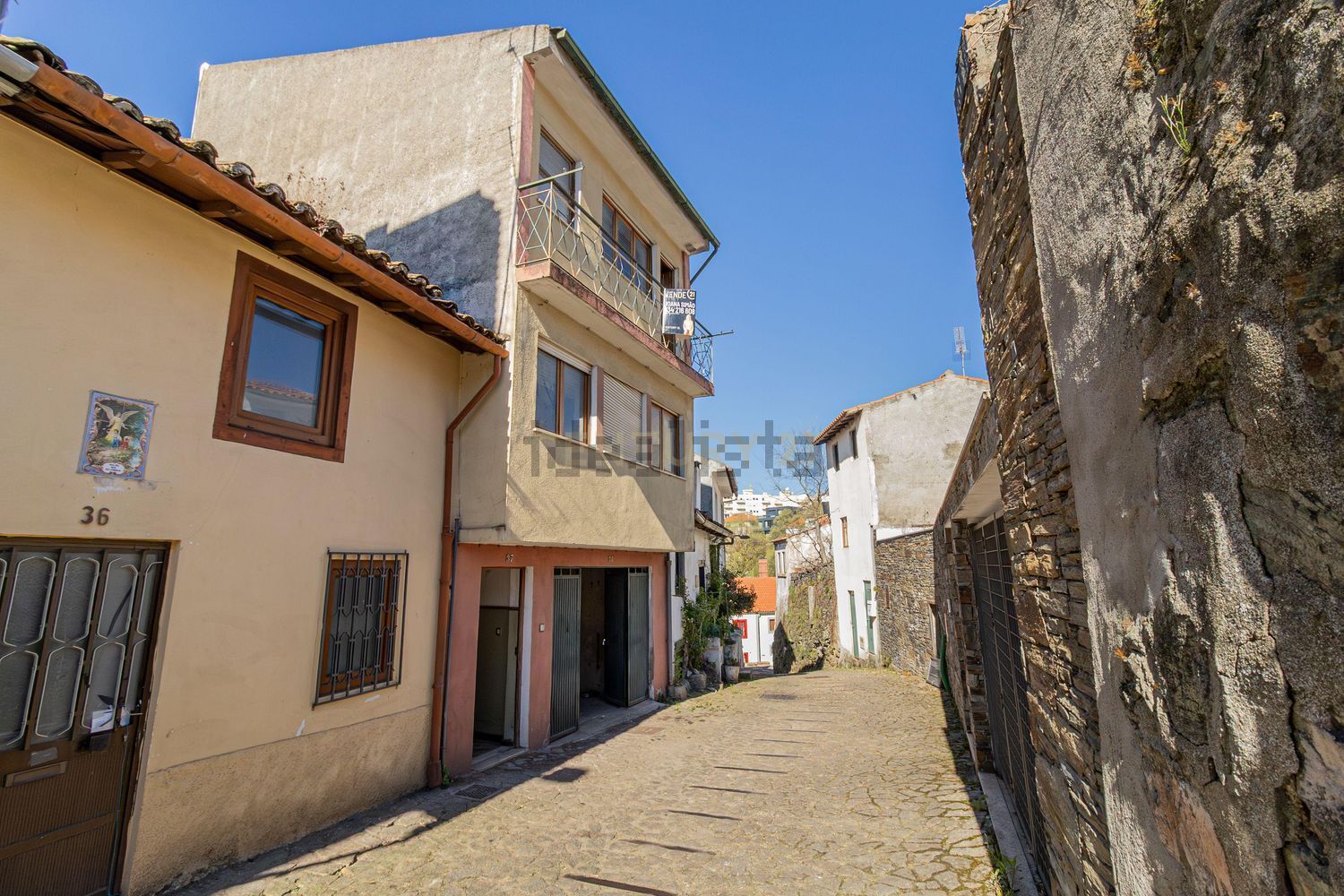 小楼房或独栋别墅出售在Sé - Santa Maria - Meixedo - 外立面