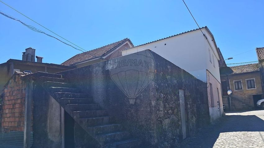 小楼房或独栋别墅出售在Travessa Doutor Eduardo Maria dos Santos