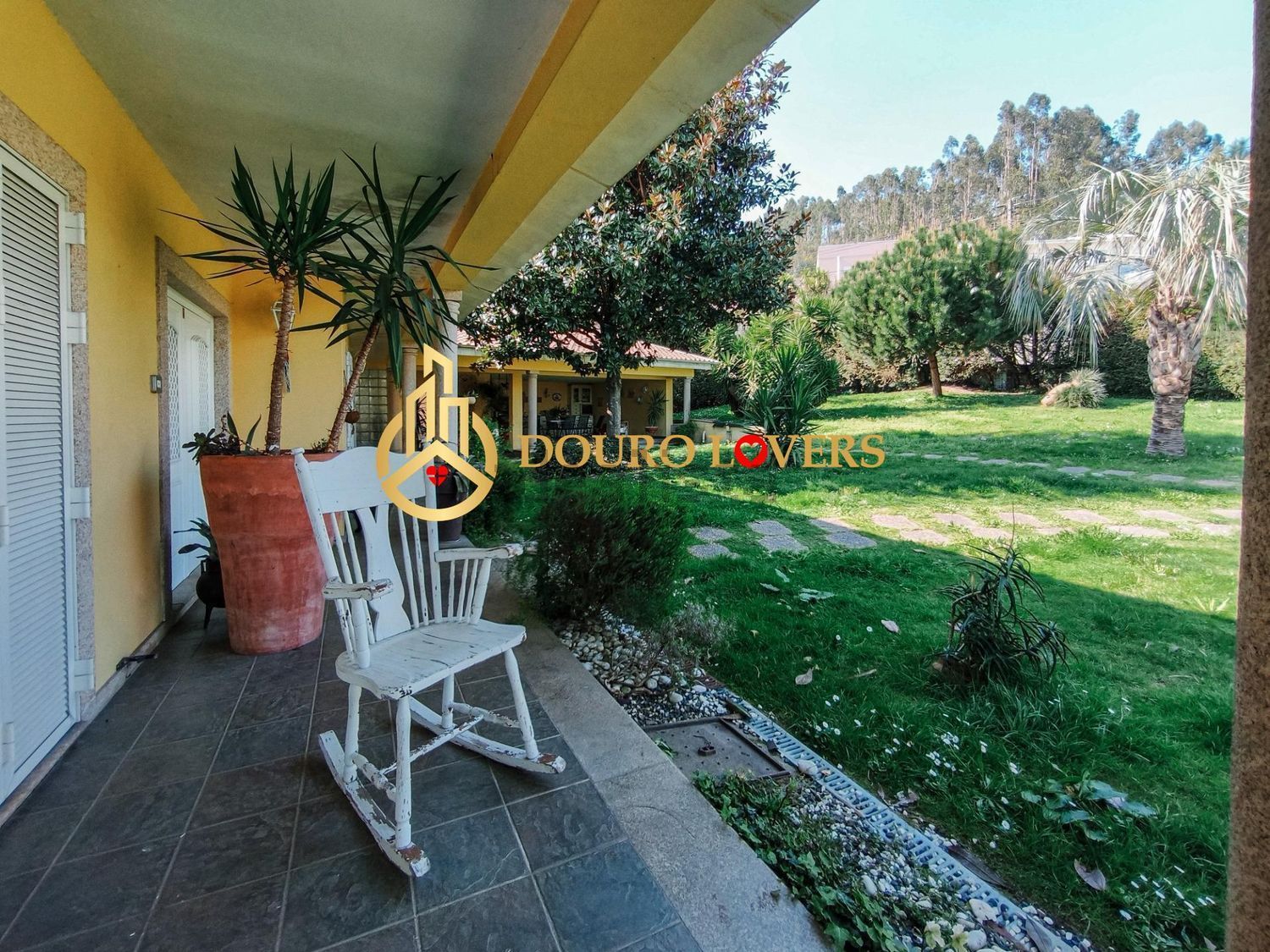 小楼房或独栋别墅出售在Rua 25 de Abril - 照片