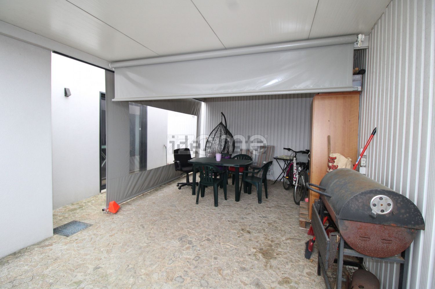 小楼房或独栋别墅出售在Fafe - 停车位