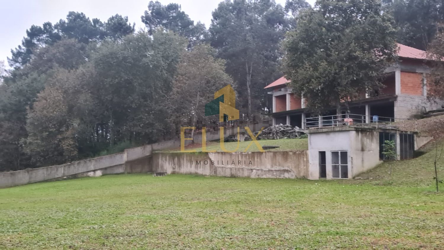 小楼房或独栋别墅出售在 Margaride (Santa Eulália) - Várzea - Lagares - Varziela - Moure - 花园