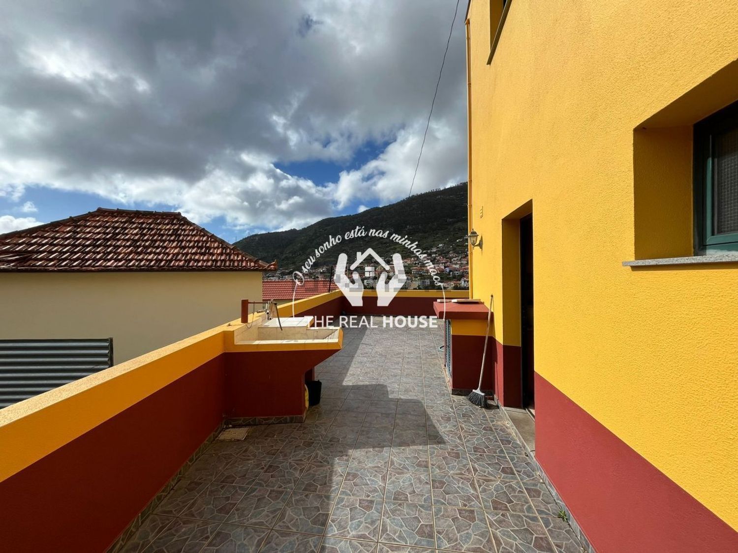 小楼房或独栋别墅出售在Machico - 阳台