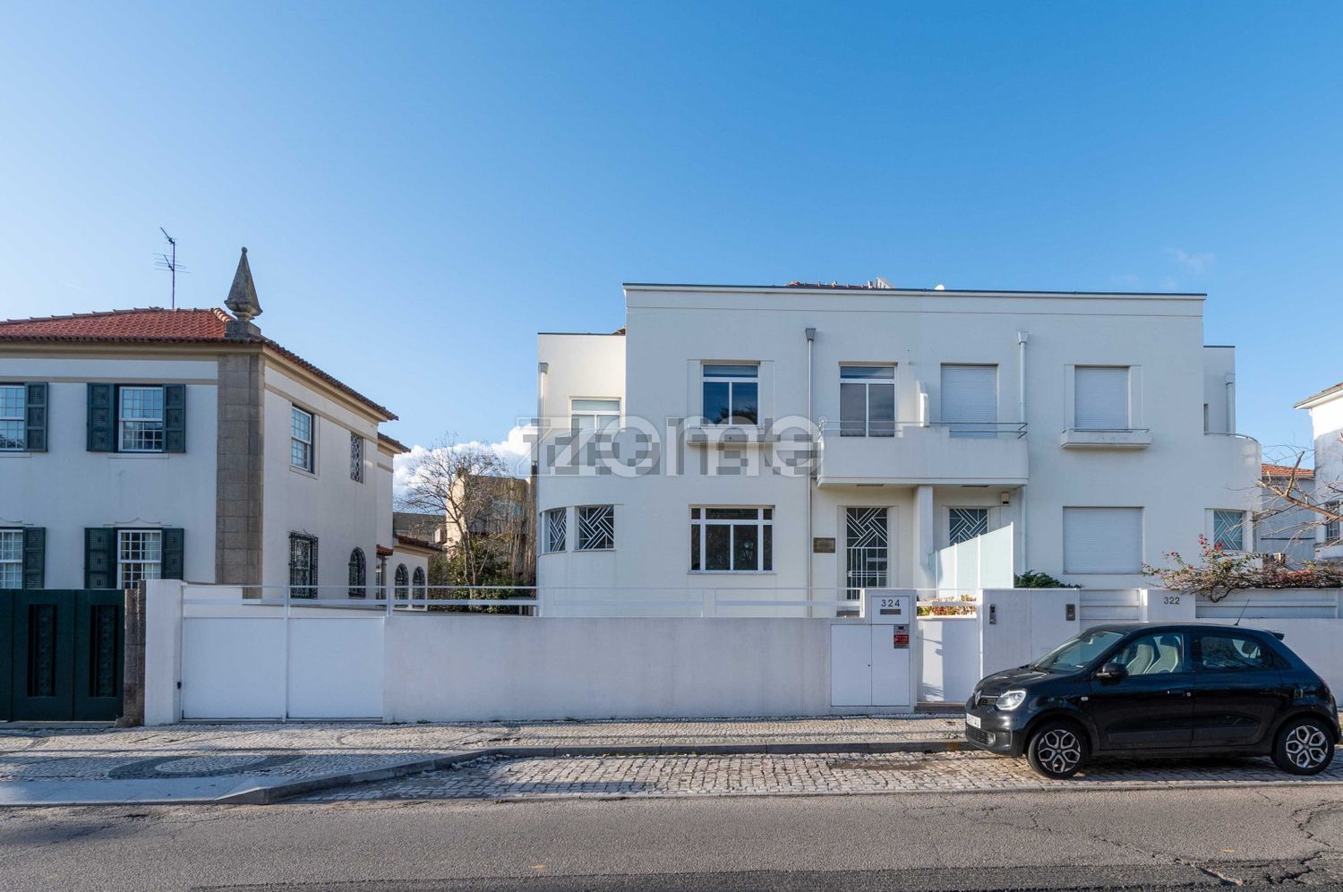 小楼房或独栋别墅出售在Avenida do Marechal Gomes da Costa - 外立面