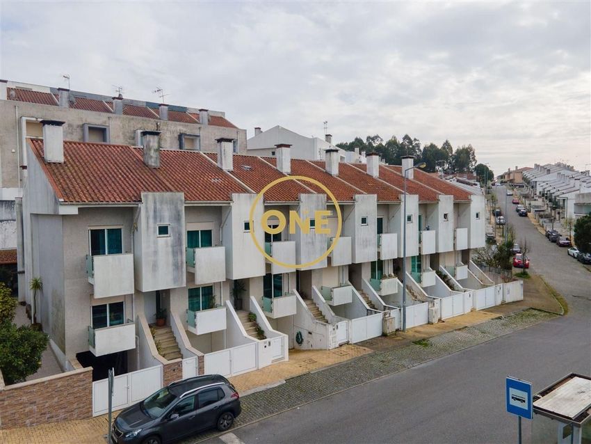 联排别墅出售在Rua do Miradouro, 363