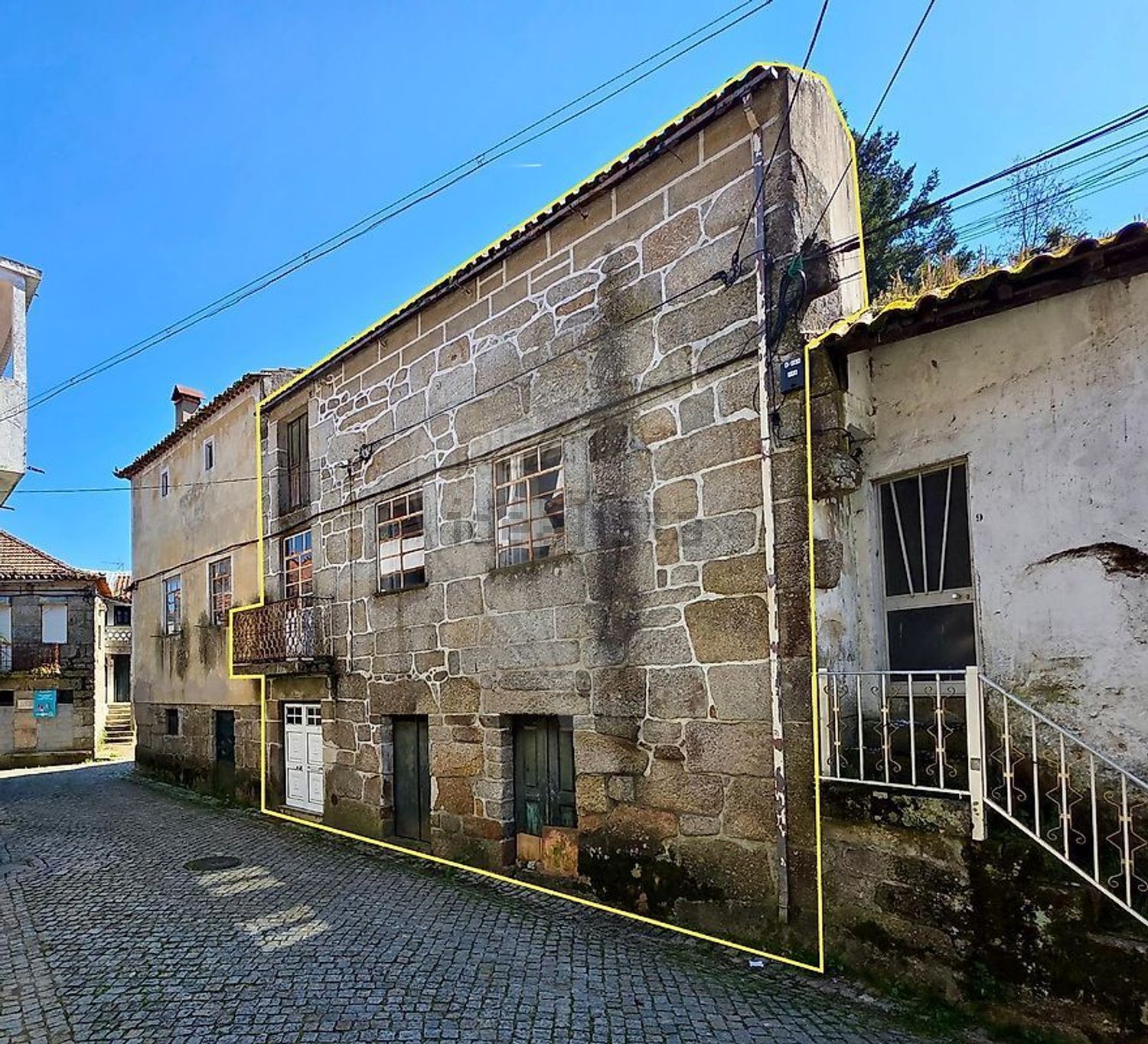 小楼房或独栋别墅出售在Avenida Dom Duarte Pio de Bragança - 视线