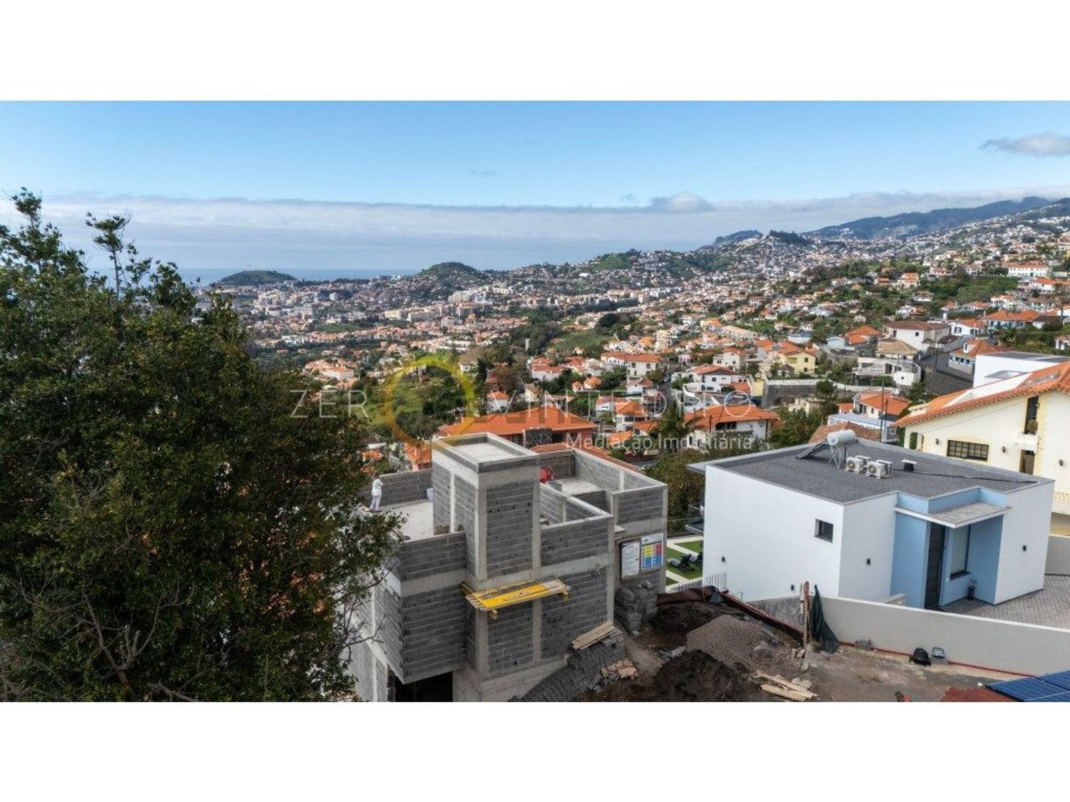 小楼房或独栋别墅出售在Rua Urbanização da Quinta de Santana - 照片