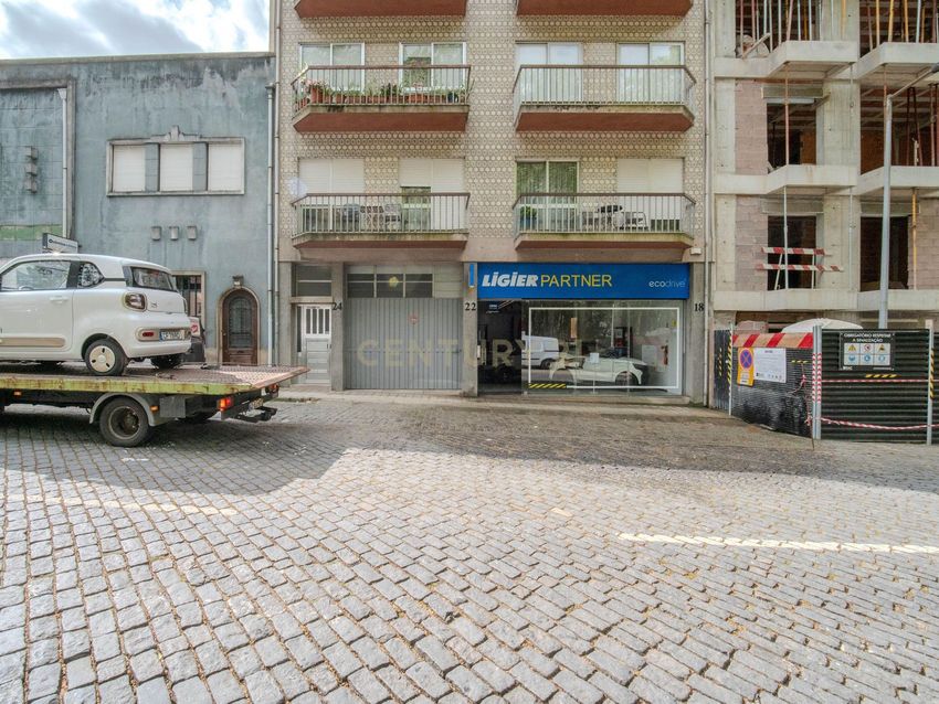 公寓 t3出售在Praça da Corujeira, 24